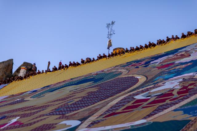 (260812) -- LHASA, Aug. 12, 2026 (Xinhua) -- A traditional "sunning of the Buddha" ceremony is held to mark the start of the Shoton Festival at the Drepung Monastery in Lhasa, southwest China's Xizang Autonomous Region, Aug. 12, 2026.
  Celebrations marking the traditional Shoton Festival began in Lhasa on Wednesday. (Xinhua/Jiang Fan)
