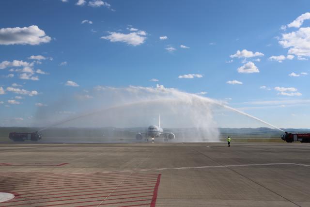 (260812) -- ULAN BATOR, Aug. 12, 2026 (Xinhua) -- China's homegrown C919 large passenger aircraft passes through a water gate at the new Ulan Bator airport in Mongolia, Aug. 12, 2026. China's homegrown C919 large passenger aircraft landed safely at the new Ulan Bator airport in Mongolia on Wednesday afternoon after departing from Beijing Capital International Airport, marking the completion of the aircraft's first scheduled international commercial passenger flight.
   This is the first international route opened after the C919 entered commercial operation, marking the official transition of China's domestically developed mainline passenger aircraft into a new phase of regular international operations. (Xinhua/Bolortsetseg)