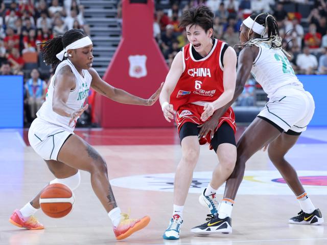 (260812) -- FOSHAN, Aug. 12, 2026 (Xinhua) -- Yang Shuyu (C) of China vies for the ball during a friendly women's basketball match between China and Nigeria in Foshan, south China's Guangdong province, Aug. 12, 2026. (Xinhua/Deng Hua)