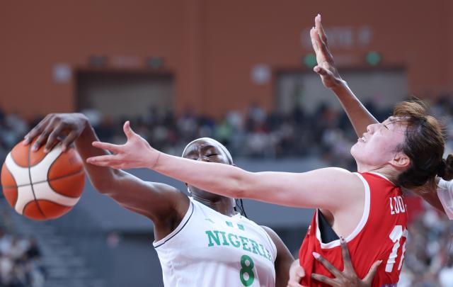 (260812) -- FOSHAN, Aug. 12, 2026 (Xinhua) -- Luo Xinyu (R) of China vies for the ball with Susannah Rafiu of Nigeria during a friendly women's basketball match in Foshan, south China's Guangdong province, Aug. 12, 2026. (Xinhua/Deng Hua)