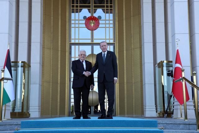 (260812) -- ANKARA, Aug. 12, 2026 (Xinhua) -- Turkish President Recep Tayyip Erdogan (R) and Palestinian President Mahmoud Abbas attend a welcome ceremony at the Presidential Palace in Ankara, Türkiye, on August 12, 2026. (Mustafa Kaya/Handout via Xinhua)