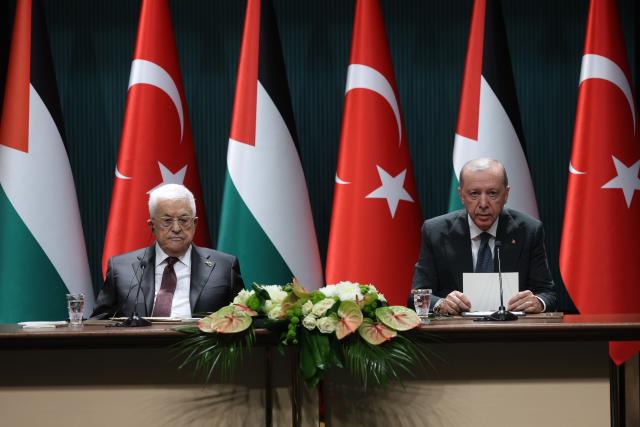 (260812) -- ANKARA, Aug. 12, 2026 (Xinhua) -- Palestinian President Mahmoud Abbas (L) and Turkish President Recep Tayyip Erdogan attend a joint press conference following their meeting in Ankara, Türkiye, on August 12, 2026. (Mustafa Kaya/Handout via Xinhua)