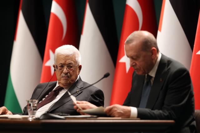 (260812) -- ANKARA, Aug. 12, 2026 (Xinhua) -- Palestinian President Mahmoud Abbas (L) and Turkish President Recep Tayyip Erdogan attend a joint press conference following their meeting in Ankara, Türkiye, on August 12, 2026. (Mustafa Kaya/Handout via Xinhua)