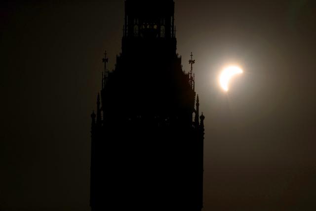 (260812) -- LONDON, Aug. 12, 2026 (Xinhua) -- Photo taken on Aug. 12, 2026 shows a partial solar eclipse in London, Britain. (Xinhua/Li Ying)