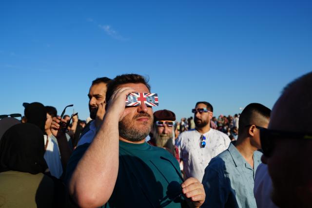 (260812) -- LONDON, Aug. 12, 2026 (Xinhua) -- People observe the partial solar eclipse on Primrose Hill in London, Britain, Aug. 12, 2026. (Xinhua/Zhang Feng)