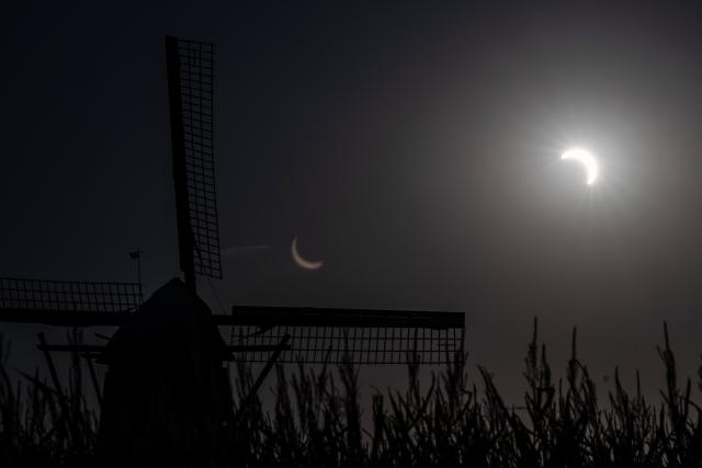 (260812) -- KATWIJK, Aug. 12, 2026 (Xinhua) -- This photo shows solar eclipse over Delden, the Netherlands on Aug. 12, 2026. (Photo by Eric Brinkhorst/Xinhua)