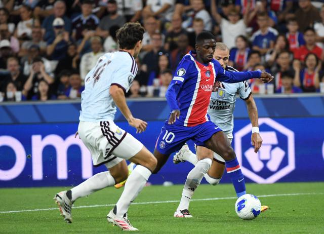(260813) -- SALZBURG, Aug. 13, 2026 (Xinhua) -- Ousmane Dembele (C) of Paris Saint-Germain competes during the 2026 UEFA Super Cup final football match between Paris Saint-Germain of France and Aston Villa of England in Salzburg, Austria, Aug. 12, 2026. (Xinhua/He Canling)