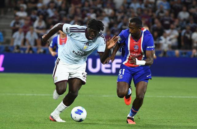 (260813) -- SALZBURG, Aug. 13, 2026 (Xinhua) -- Brian Madjo (L) of Aston Villa breaks through during the 2026 UEFA Super Cup final football match between Paris Saint-Germain of France and Aston Villa of England in Salzburg, Austria, Aug. 12, 2026. (Xinhua/He Canling)