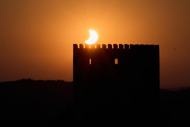 (260813) -- GUADALAJARA, Aug. 13, 2026 (Xinhua) -- The moon eclipses the sun during the process of a total solar eclipse seen near the Zafra Castle in Guadalajara, Spain, on Aug. 12, 2026. (Xinhua/Meng Dingbo)