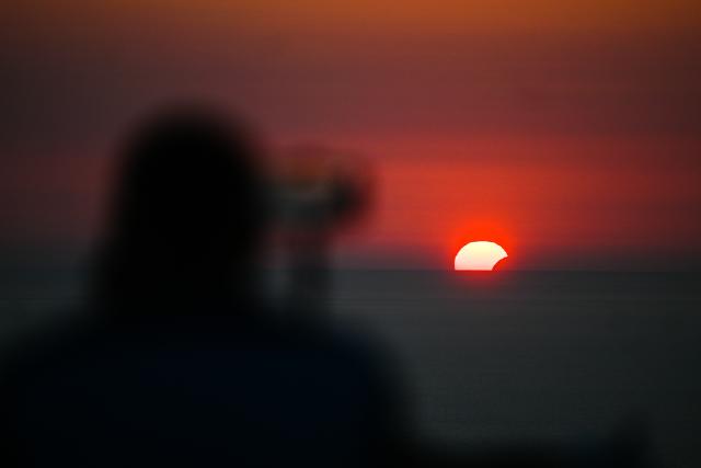 (260813) -- VALLETTA, Aug. 13, 2026 (Xinhua) -- A woman watches a partial solar eclipse in Dingli, Malta, on Aug. 12, 2026. (Photo by Jonathan Borg/Xinhua)