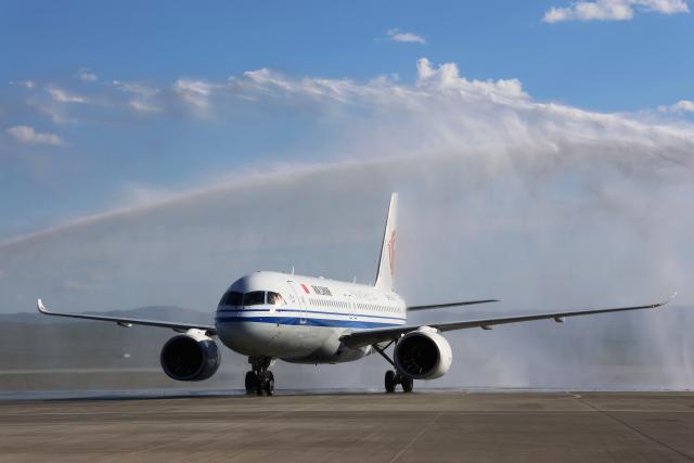 (260813) -- BEIJING, Aug. 13, 2026 (Xinhua) -- China's domestically developed C919 large passenger aircraft lands at Chinggis Khaan International Airport, Mongolia, Aug. 12, 2026. The aircraft landed safely at Chinggis Khaan International Airport on Wednesday afternoon, marking the completion of its first international commercial flight.
   The flight from Beijing marked the opening of C919's first international route since the aircraft entered commercial operation. (Xinhua/Bolortsetseg)