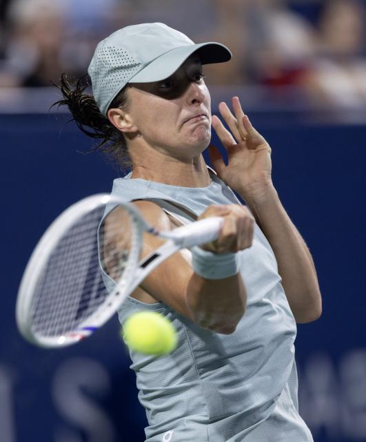 (260813) -- TORONTO, Aug. 13, 2026 (Xinhua) -- Iga Swiatek of Poland returns the ball during the women's singles semifinal match between Elina Svitolina of Ukraine and Iga Swiatek of Poland at the 2026 National Bank Open tennis tournament in Toronto, Canada, on Aug. 12, 2026. (Photo by Zou Zheng/Xinhua)