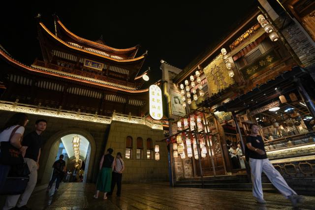 (260813) -- YIYANG, Aug. 13, 2026 (Xinhua) -- Tourists visit a historic and cultural district in Yiyang City, central China's Hunan Province, on Aug. 12, 2026.
  The old district dating back to the Ming and Qing dynasties (1368-1911) is home to 41 cultural heritage sites. 
  As the nighttime economy continues to gain momentum during the summer vacation, the district is attracting large numbers of visitors with its diverse tourism offerings. The passenger flow at night now accounts for 65 percent of the district's total daily visits, while nighttime spending makes up 70 percent of total consumption. (Xinhua/Dai Mingxuan)