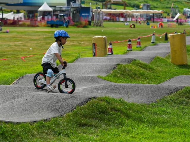 (260813) -- JILIN, Aug. 13, 2026 (Xinhua) -- A child plays at the Lake Songhua Resort in Jilin City, northeast China's Jilin Province, Aug. 12, 2026. The Lake Songhua Resort, located in Jilin City, is a national-level ski tourism resort. In recent years, relying on its mountain resources, the resort has extended operation in other seasons except for winter, attracting tourists with natural scenery and mountain sports. 
   Since April 25 this year, the resort has received a total of 200,000 visitors, a year-on-year growth of 20 percent. From popular destination in winter to year-round operation, the tourism potential of the resort is being fully tapped, promoting the high-quality development of the local cultural and tourism industry. (Xinhua/Zhang Nan)