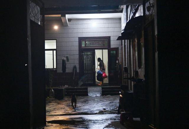 (260813) -- LUOHE, Aug. 13, 2026 (Xinhua) -- Residents prepare to be evacuated to a temporary shelter in Beiwudu Town of Wuyang County, Luohe, central China's Henan Province, Aug. 13, 2026. Thousands of people have been evacuated in central China's Henan Province after days of torrential rain swelled rivers and triggered a levee breach, local authorities said Thursday.
  In Luohe City, more than 4,500 people from 10 villages were evacuated amid rising concerns over potential river flooding.
  From Monday afternoon to Wednesday afternoon, the city recorded an average rainfall of 270.1 millimeters, with a peak of 434.2 millimeters, prompting authorities to activate the highest-level flood control emergency response. (Xinhua/Hao Yuan)