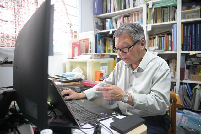 (260813) -- SINGAPORE, Aug. 13, 2026 (Xinhua) -- Singaporean historian Lim Shao Bin reviews materials at his home in Singapore, July 31, 2026. TO GO WITH "Interview: Uncovering Unit 731's dark history requires broader int'l cooperation, says Singaporean historian" (Xinhua/Then Chih Wey)