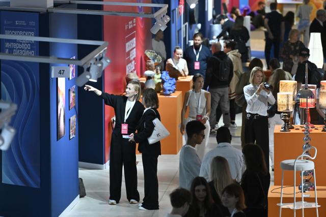 (260813) -- MOSCOW, Aug. 13, 2026 (Xinhua) -- Visitors view interior design works displayed at the Manege Central Exhibition Hall in Moscow, Russia, on Aug. 13, 2026. The 8th Moscow Interior and Design Week kicked off at the Manege Central Exhibition Hall here on Thursday. Under the theme "Infinite Colours," the event draws participation from about 1,300 Russian and foreign brands and will run until Aug. 16. (Photo by Alexander Zemlianichenko Jr/Xinhua)