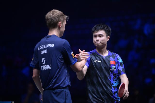 (260814) -- MALMO, Aug. 14, 2026 (Xinhua) -- Zhou Qihao (R) greets Anton Kallberg after the men's singles round of 32 match between China's Zhou Qihao and Sweden's Anton Kallberg at the WTT Europe Smash Sweden 2026 in Malmo, Sweden, Aug. 13, 2026. (Xinhua/Weng Xinyang)