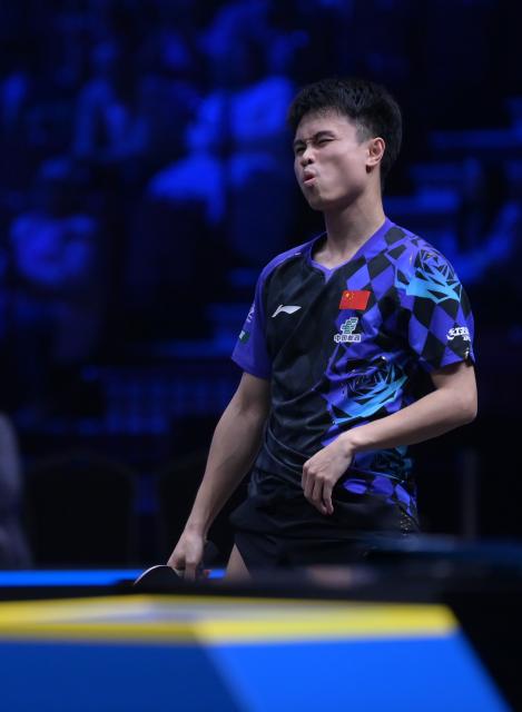 (260814) -- MALMO, Aug. 14, 2026 (Xinhua) -- Zhou Qihao reacts during the men's singles round of 32 match between China's Zhou Qihao and Sweden's Anton Kallberg at the WTT Europe Smash Sweden 2026 in Malmo, Sweden, Aug. 13, 2026. (Xinhua/Weng Xinyang)