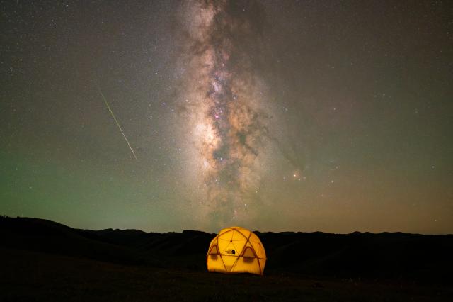(260814) -- BEIJING, Aug. 14, 2026 (Xinhua) -- This photo taken on Aug. 12, 2026 shows Perseid meteor shower over Jiangrong Township of Hongyuan County, southwest China's Sichuan Province.
  Perseid meteor shower, which peaks on August 12 and 13 this year, is an annual meteor shower that occurs from mid-July to late August. (Photo by Yang Changjin/Xinhua)