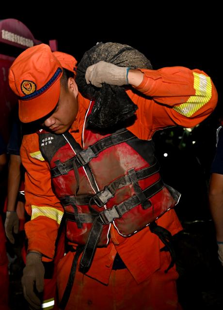 (260814) -- JIAXIAN, Aug. 14, 2026 (Xinhua) -- A rescuer carries a sandbag at the site of a levee breach along the Beiru River in Jiaxian County, central China's Henan Province, Aug. 13, 2026.
  A levee along the Beiru River in Jiaxian County gave way on Wednesday night, following extreme rainfall and large-volume discharges from upstream reservoirs.
  As of Thursday, a total of 2,182 people had been evacuated to safety, with no casualties reported so far. Efforts to contain the levee breach are underway. (Xinhua/Hao Yuan)