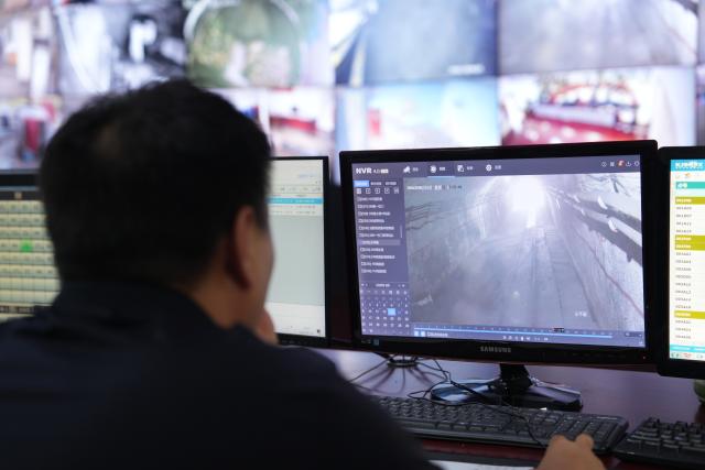 (260814) -- CHANGSHA, Aug. 14, 2026 (Xinhua) -- A rescuer monitors the situation inside a coal mine where a gas outburst occurred through surveillance footage at an emergency rescue command center in Lianyuan City, central China's Hunan Province, Aug. 14, 2026. A gas outburst occurred at a coal mine in the city of Lianyuan in central China's Hunan Province on Friday, leaving seven people missing and one receiving emergency medical treatment, according to local emergency management authorities.
  A preliminary investigation found that 52 people were working in the mine at the time of the accident, which occurred at 5:08 a.m. Of these, 44 have safely exited the mine.
  Emergency responders and health personnel rushed to the site to carry out rescue operations. The cause of the accident is under further investigation. (Xinhua/Ding Chunyu)