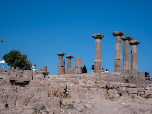 (260814) -- CANAKKALE, Aug. 14, 2026 (Xinhua) -- People visit the ruins of the Temple of Athena at the Archaeological Site of Assos in Canakkale Province, Türkiye, Aug. 12, 2026. The ancient city of Assos is a popular tourist destination along the Aegean coast, known for its ancient ruins. The Archaeological Site of Assos was included on UNESCO's tentative list of World Heritage Sites in 2017. (Xinhua/Cheng Ruize)