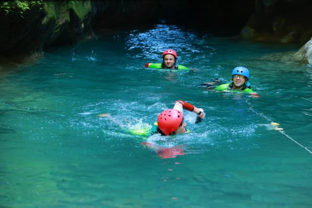 (260814) -- CHONGQING, Aug. 14, 2026 (Xinhua) -- Foreign tourists experience canyoning in Jindaoxia Town of Beibei District of southwest China's Chongqing Municipality, July 19, 2026. With the hashtag of "China Cool" going viral on social media, Chongqing, famous for its special landforms and city views, has become a popular destination for tourists worldwide. 
  According to the Chongqing General Station of Exit and Entry Frontier Inspection, more than 610,000 inbound and outbound trips by foreign nationals were recorded at Chongqing Jiangbei International Airport in the first half of the year, marking an 86-percent surge year on year. (Xinhua)