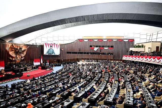 (260814) -- JAKARTA, Aug. 14, 2026 (Xinhua) -- Indonesian President Prabowo Subianto gives his annual State of the Nation address in Jakarta, Indonesia, Aug. 14, 2026. Prabowo said Friday that Southeast Asia's largest economy could achieve a 6 percent growth rate by the end of this year despite global economic uncertainties.
  In his annual State of the Nation address before members of the Parliament in the capital Jakarta, Prabowo said that Indonesia's economy grew 5.61 percent in the first quarter of 2026 and 5.45 percent in the first half of the year, marking the highest first-quarter and first-half growth rates in 13 years. (Xinhua/Agung Kuncahya B.)