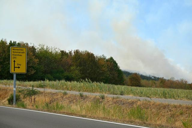 (260814) -- GEY, Aug. 14, 2026 (Xinhua) -- Smoke rises from a forest in Gey, Germany, Aug. 14, 2026. According to German media reports, a wildfire broke out in North Rhine-Westphalia, and over 2,000 residents were evacuated as a precaution for safety reasons. (Photo by Ulrich Hufnagel/Xinhua)