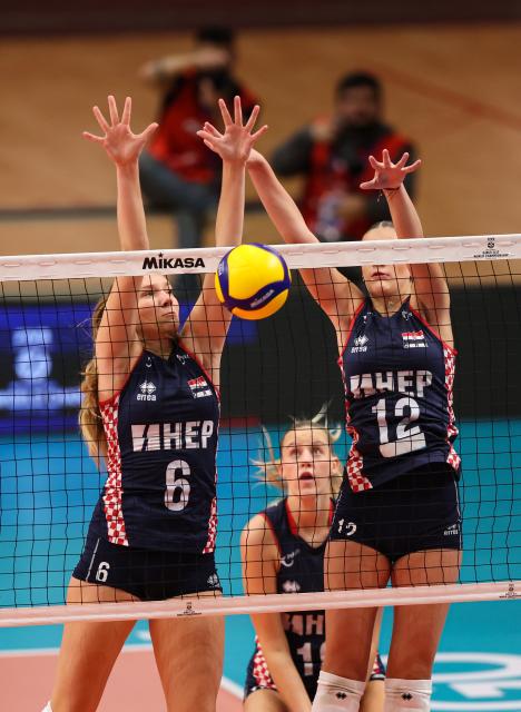 (260815) -- SANTIAGO, Aug. 15, 2026 (Xinhua) -- Petra Dosen (top L) and Lana Drvis (top R) of Croatia block the ball during the quarterfinal match between China and Croatia at the FIVB Volleyball Girls' U17 World Championship in Santiago, Chile, Aug. 14, 2026. (Xinhua/Zhou Jiayi)