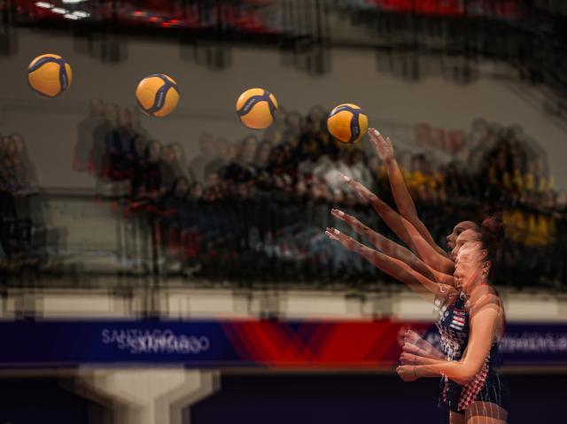(260815) -- SANTIAGO, Aug. 15, 2026 (Xinhua) -- A multiple exposure photo shows Erin Ivezic of Croatia serves the ball during the quarterfinal match between China and Croatia at the FIVB Volleyball Girls' U17 World Championship in Santiago, Chile, Aug. 14, 2026. (Xinhua/Zhou Jiayi)