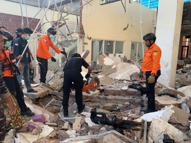 (260815) -- FLORES ISLAND, Aug. 15, 2026 (Xinhua) -- This photo provided by Indonesia's National Search and Rescue Agency (Basarnas) shows rescuers conducting search and rescue operations after an earthquake, on Flores Island, Indonesia, on Aug. 15, 2026. The death toll from a magnitude 7.7 earthquake that struck off Indonesia's Flores Island has risen to two, an official at the National Disaster Management Agency said Saturday, as authorities warned of possible aftershocks. A tsunami warning issued after the quake was later lifted.
   Rescue teams are continuing to assess damage and casualties in affected areas across Flores Island, with further details expected as emergency operations continue. (Basarnas/Handout via Xinhua)