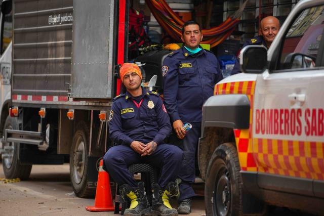 (260815) -- PEREIRA, Aug. 15, 2026 (Xinhua) -- Firefighters rest during a break in Pereira, Colombia on Aug. 14, 2026 .
  A 7.4-magnitude earthquake jolted western Colombia on Monday. (Photo by Andres Moreno/Xinhua)