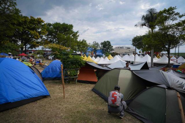 (260815) -- PEREIRA, Aug. 15, 2026 (Xinhua) -- This photo taken on Aug. 14, 2026 shows a temporary settlement at a park after an earthquake in Pereira, Colombia.
  A 7.4-magnitude earthquake jolted western Colombia on Monday. (Photo by Andres Moreno/Xinhua)