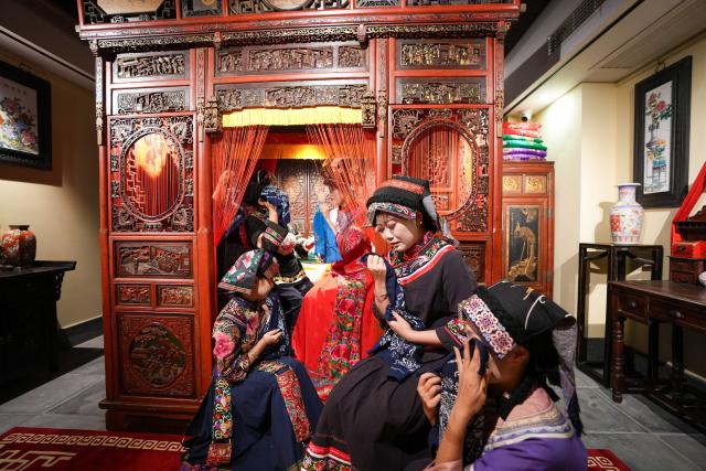 (260815) -- ZHANGJIAJIE, Aug. 15, 2026 (Xinhua) -- Staff members perform at the Xiangxi Mansion scenic spot in Zhangjiajie, central China's Hunan Province, Aug. 14, 2026.
  Leveraging its rich intangible cultural heritage, the city of Zhangjiajie has developed diverse summer getaways and multiple forms of night tours, fueling a travel boom during the peak season. (Xinhua/Dai Mingxuan)