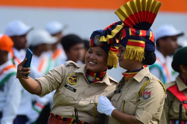 (260815) -- ASSAM, Aug. 15, 2026 (Xinhua) -- Indian policewomen take selfies during India's Independence Day celebrations in Nagaon district of India's northeastern state of Assam, Aug. 15, 2026. (Str/Xinhua)