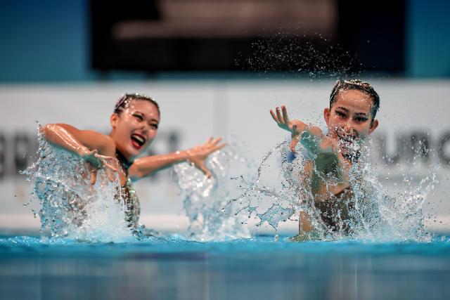 (260815) -- BUDAPEST, Aug. 15, 2026 (Xinhua) -- He Zhien/Zhou Kunyi (R) of China perform during the Women's Duet Free Event of the World Aquatics Junior Artistic Swimming Championships in Budapest, Hungary, Aug. 15, 2026. (Photo by David Balogh/Xinhua)