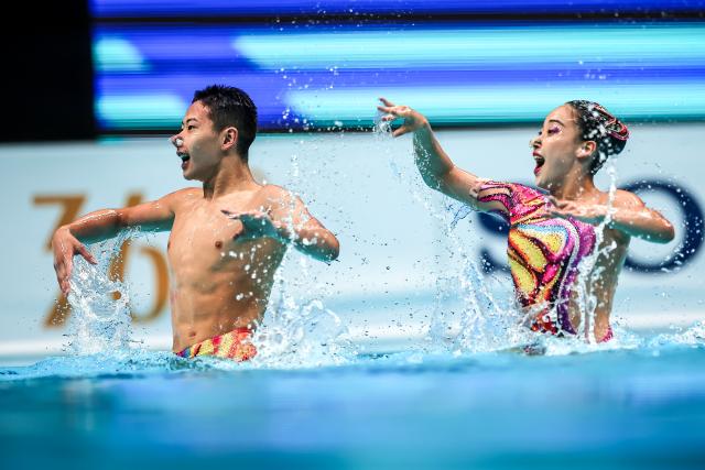 (260815) -- BUDAPEST, Aug. 15, 2026 (Xinhua) -- Chen Xiuping/Wang Ziyan (R) of China perform during the Mixed Duet Free Event of the World Aquatics Junior Artistic Swimming Championships in Budapest, Hungary, on Aug. 15, 2026. (Photo by David Balogh/Xinhua)