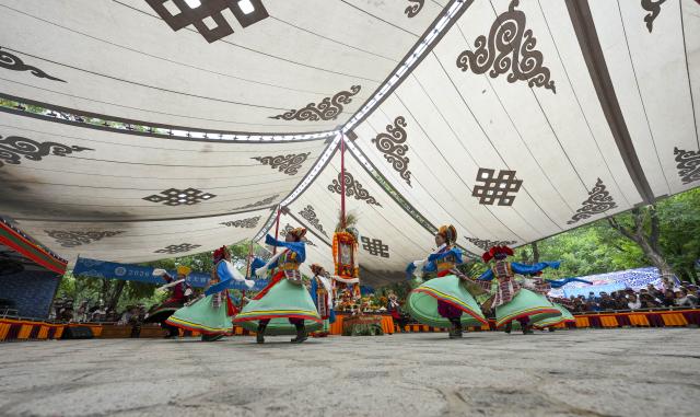 (260815) -- LHASA, Aug. 15, 2026 (Xinhua) -- Artists stage a Tibetan opera during the Shoton Festival in Lhasa, southwest China's Xizang Autonomous Region, Aug. 15, 2026. Tibetan opera blends talking, singing, acting, dancing and literature, which is a must-see performance for visitors during the Shoton Festival. (Xinhua/Jigme Dorje)