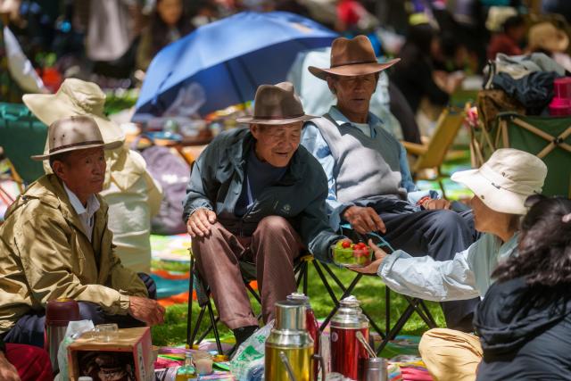 (260815) -- LHASA, Aug. 15, 2026 (Xinhua) -- People enjoy leisure time at Norbulingka in Lhasa, southwest China's Xizang Autonomous Region, on Aug. 15, 2026. "Lingka" means "garden" in the Tibetan language. In Xizang, people follow a tradition of spending the Lingka time, when they camp out and have picnics in parks or suburbs. During the traditional Shoton Festival holiday, which runs from Aug. 14 to 16 this year, people enjoy Lingka time with family and friends. (Xinhua/Tenzin Nyida)