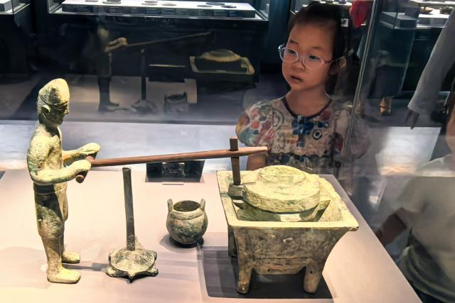 (260815) -- WUHAN, Aug. 15, 2026 (Xinhua) -- A child visits the Jingzhou Museum in Jingzhou City, central China's Hubei Province, Aug. 15, 2026. Museums in Hubei Province have seen a surging number of children and teenagers on study tours during the summer vacation. With guided tours, hands-on experiences, and intangible cultural heritage classes, these museums are offering more than just exhibitions to enrich the summer life of children and students. (Xinhua/Shen Hongbing)