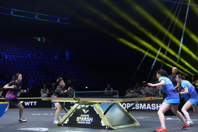 (260815) -- MALMO, Aug. 15, 2026 (Xinhua) -- Doo Hoi Kem (2nd L)/Ng Wing Lam (1st L) of China's Hong Kong compete against Harimoto Miwa/Hayata Hina of Japan during the women's doubles final match at the WTT Europe Smash Sweden 2026 in Malmo, Sweden, Aug. 15, 2026. (Xinhua/Weng Xinyang)