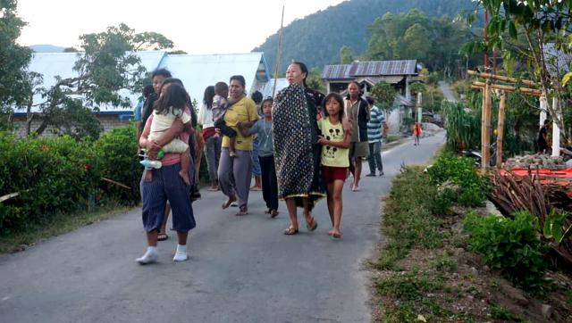 (260815) -- JAKARTA, Aug. 15, 2026 (Xinhua) -- Residents leave their accommodations after an earthquake on Flores Island, Indonesia, on Aug. 15, 2026. The death toll from a 7.7-magnitude earthquake and several strong aftershocks that struck off the coast of Flores Island in eastern Indonesia has risen to 47, the country's National Disaster Mitigation Agency (BNPB) said Saturday. (Photo by Arifin/Xinhua)