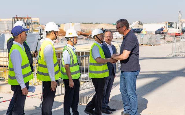 (260815) -- BELGRADE, Aug. 15, 2026 (Xinhua) -- Serbian President Aleksandar Vucic (1st R), accompanied by Chinese Ambassador to Serbia Li Ming (2nd R), inspects the construction site of the Serbia Exhibition Center in Belgrade, Serbia, Aug. 14, 2026. Serbian President Aleksandar Vucic on Friday inspected the construction site of the Serbia Exhibition Center, a venue for Expo 2027 Belgrade being built by a Chinese company.
TO GO WITH "Vucic inspects China-built Expo 2027 venue as project enters final phase" (Photo by Wang Wei/Xinhua)