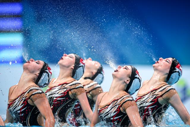 (260816) -- BUDAPEST, Aug. 16, 2026 (Xinhua) -- Members of Team Russia perform during the Team Acrobatic Final of the World Aquatics Junior Artistic Swimming Championships in Budapest, Hungary, on Aug. 15, 2026. (Photo by David Balogh/Xinhua)