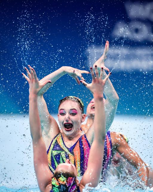 (260816) -- BUDAPEST, Aug. 16, 2026 (Xinhua) -- Members of Team Belarus perform during the Team Acrobatic Final of the World Aquatics Junior Artistic Swimming Championships in Budapest, Hungary, on Aug. 15, 2026. (Photo by David Balogh/Xinhua)