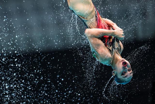(260816) -- BUDAPEST, Aug. 16, 2026 (Xinhua) -- A member of Team Kazakhstan performs during the Team Acrobatic Final of the World Aquatics Junior Artistic Swimming Championships in Budapest, Hungary, on Aug. 15, 2026. (Photo by David Balogh/Xinhua)