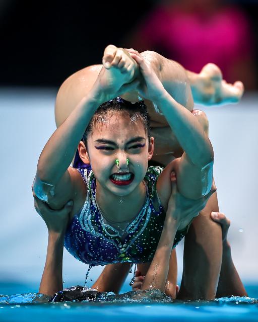 (260816) -- BUDAPEST, Aug. 16, 2026 (Xinhua) -- Members of Team China perform during the Team Acrobatic Final of the World Aquatics Junior Artistic Swimming Championships in Budapest, Hungary, on Aug. 15, 2026. (Photo by David Balogh/Xinhua)