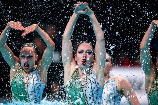 (260816) -- BUDAPEST, Aug. 16, 2026 (Xinhua) -- Members of Team Hungary perform during the Team Acrobatic Final of the World Aquatics Junior Artistic Swimming Championships in Budapest, Hungary, on Aug. 15, 2026. (Photo by David Balogh/Xinhua)